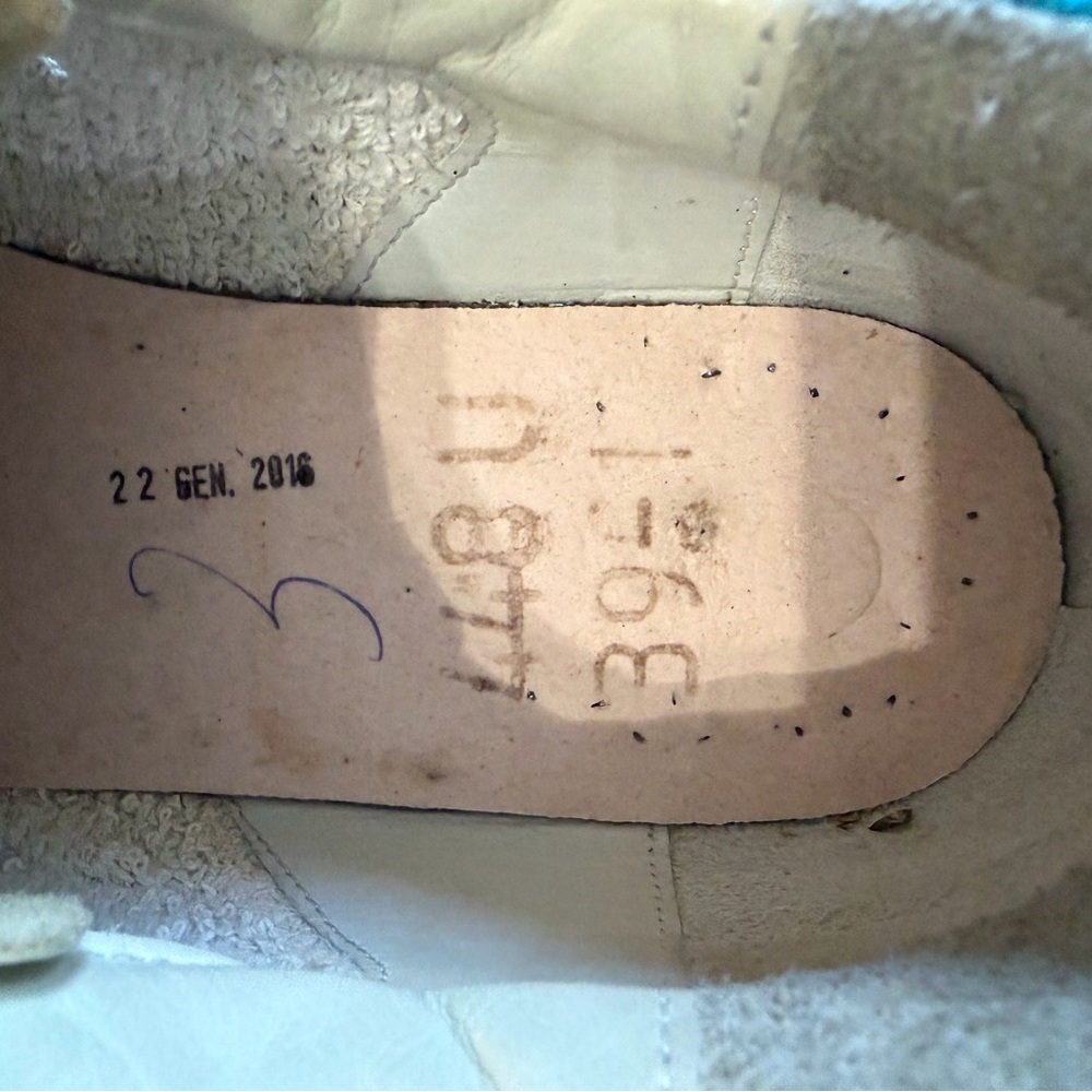 Golden Goose Deluxe Brand Men's Superstar
Sneakers - Picture 8 of 10